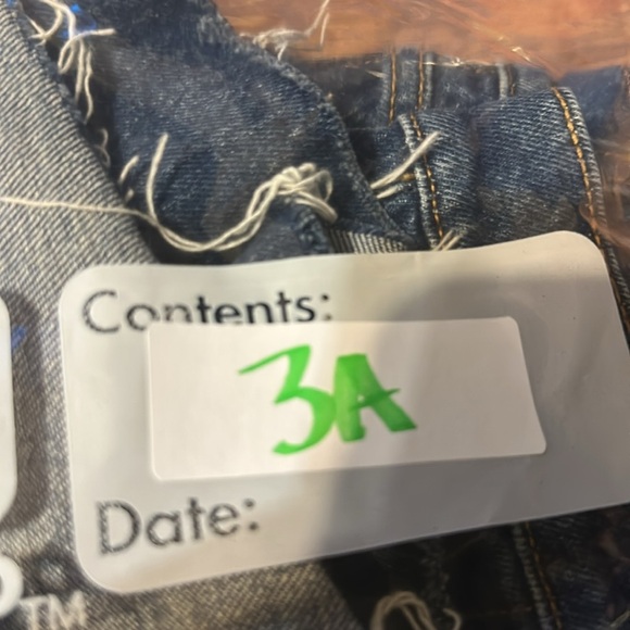 Levi’s blue denim RIBCAGE jeans distressed raw hem cotton blend jean shorts 27 - Picture 7 of 7